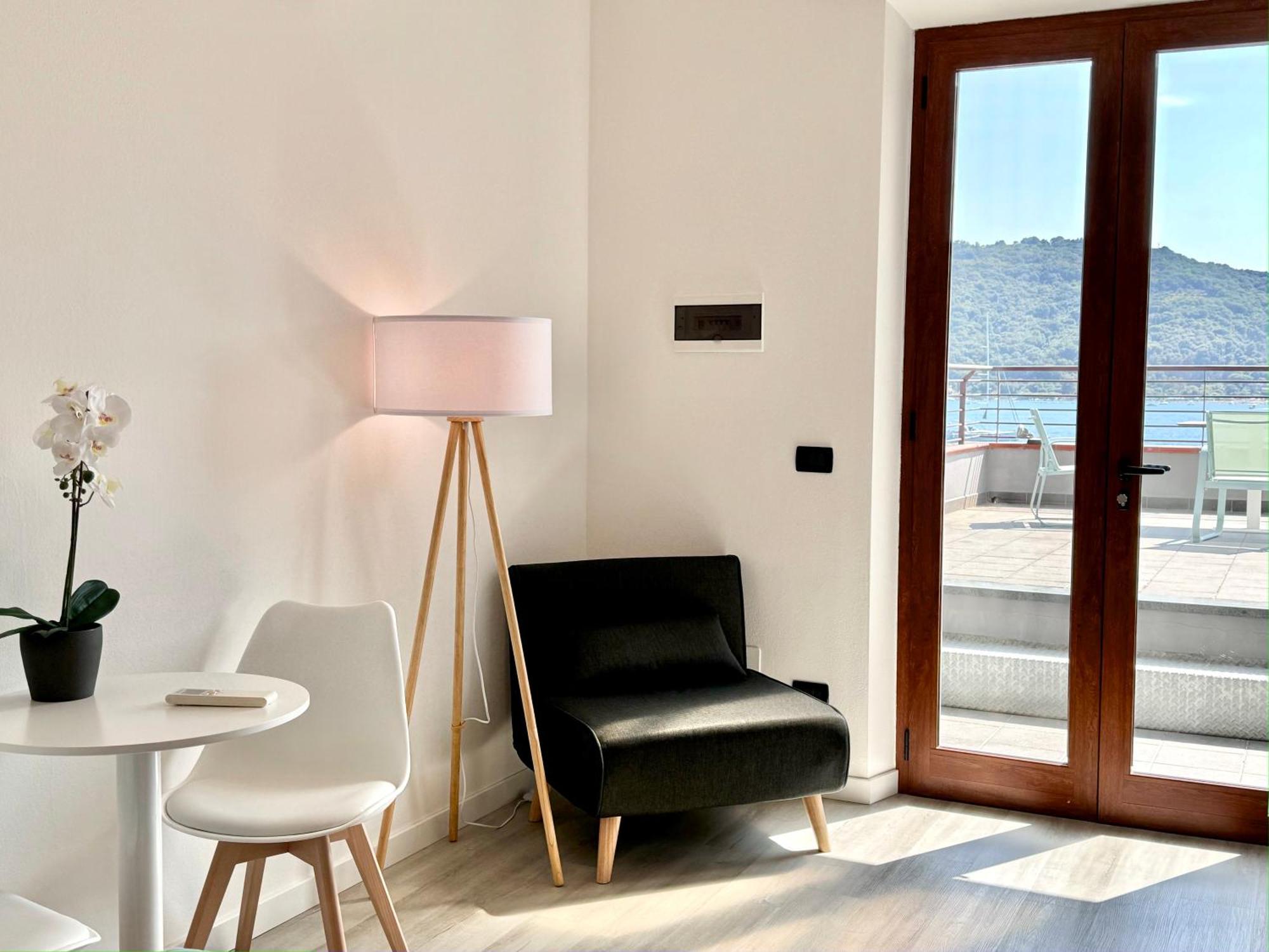 Mirage Rooms & Apartments Porto Venere Exterior photo