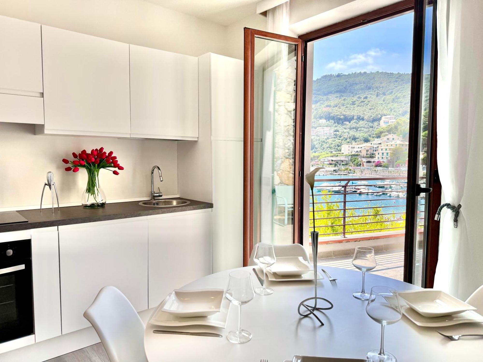 Mirage Rooms & Apartments Porto Venere Exterior photo